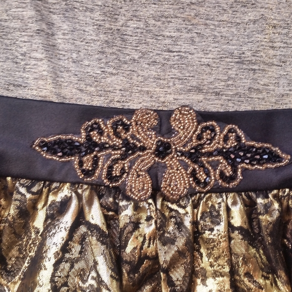 Iris & Ivy Gold and Black Special Occasion Dress - Picture 4 of 8